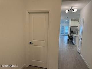 4th image of 241 Simonson St