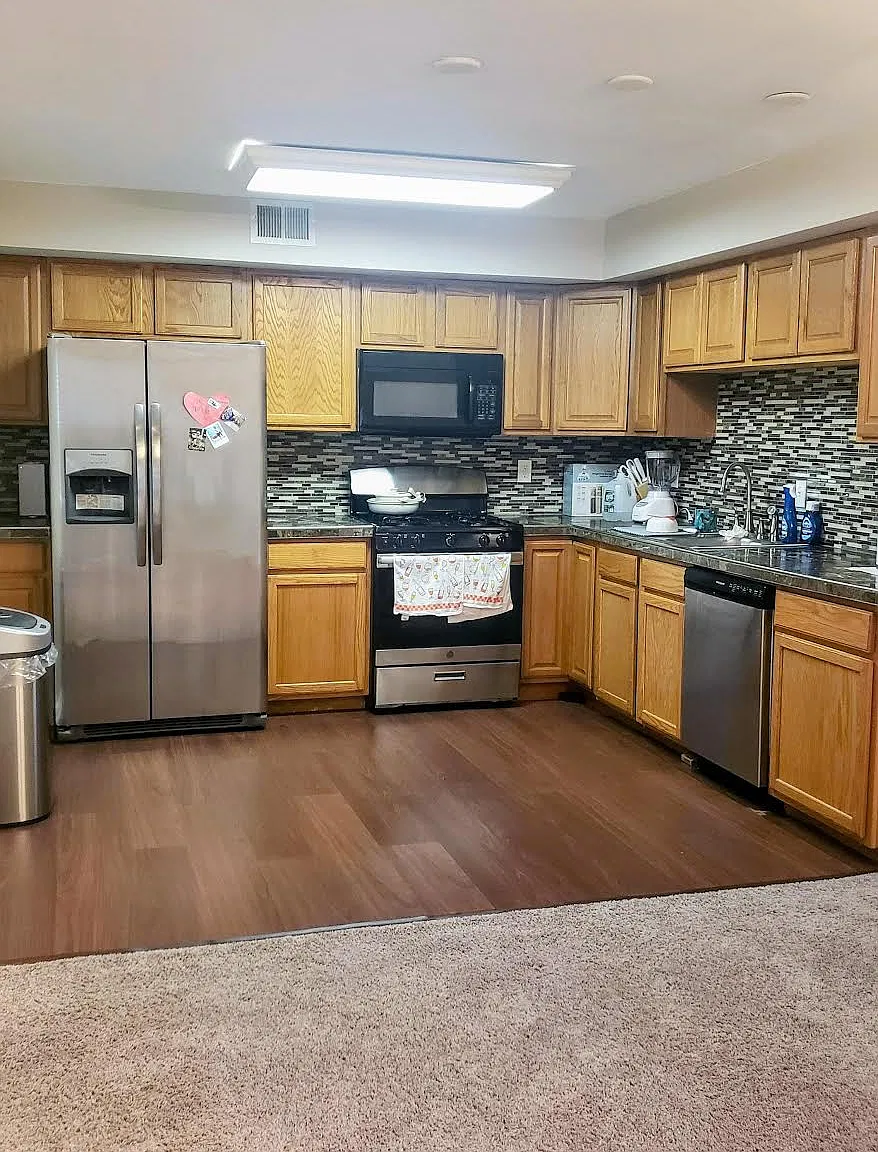 2 bed, 1.5 bath, 1353 sqft, $2,400 — Photo 2