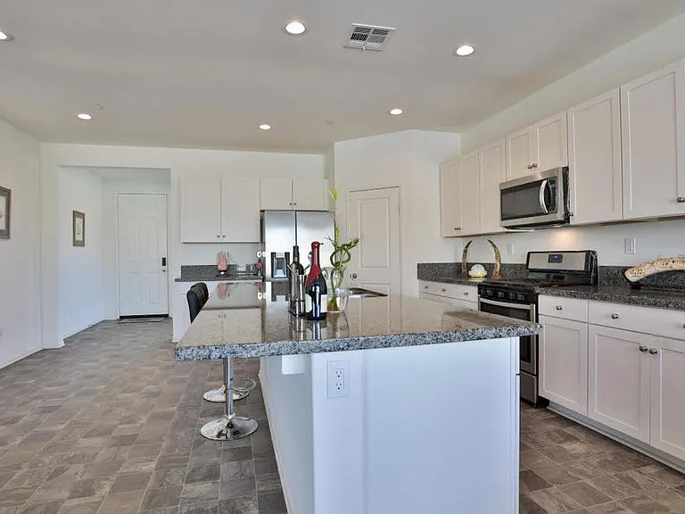 84422 Calle Larriva — Photo 4