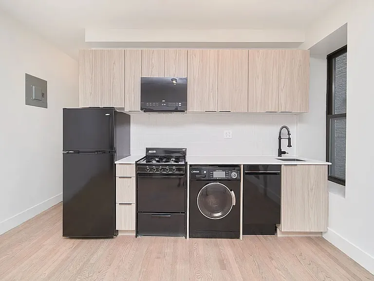 302 E 5th St #2D — Photo 4