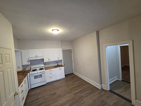 4th image of 208 Main St #C