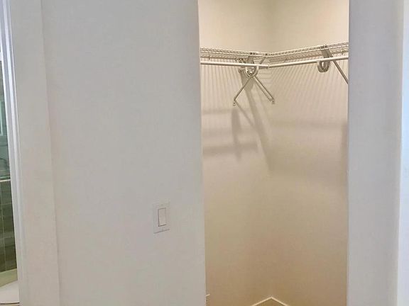 3rd image of 4047 Florida St