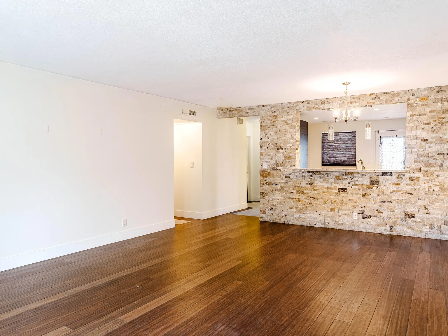 2 bed, 2.0 bath, 1092 sqft, $2,200 — Photo 1
