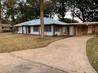 414 Oakwood Dr, Ocean Springs, MS 39564