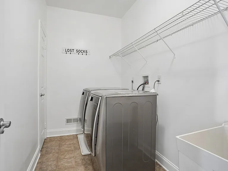 166 Shilling Ave — Photo 5
