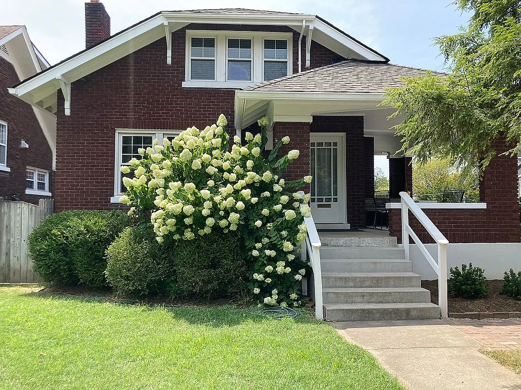 1738 Fernwood Ave photo 1