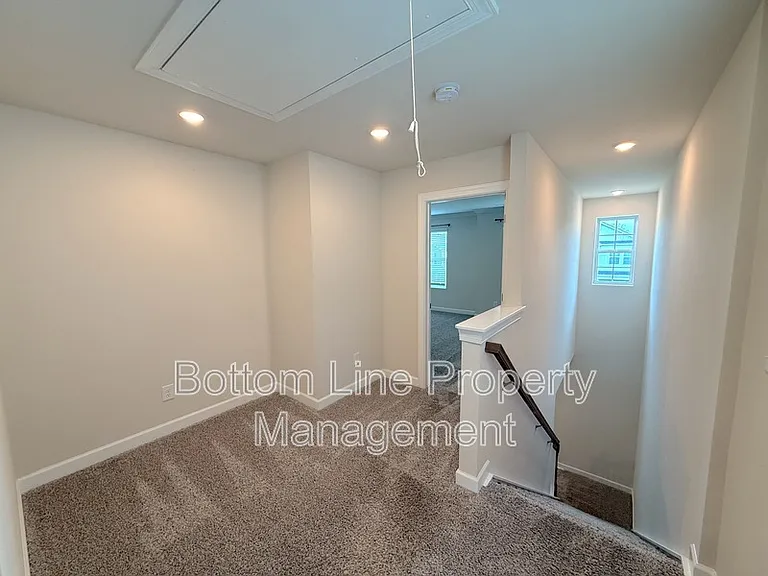 629 Cranford Dr — Photo 17