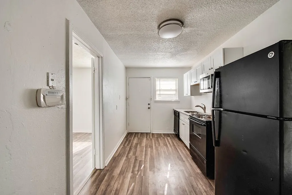 3540 Burton Avenue - B — Photo 4