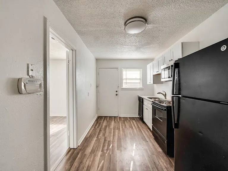 3540 Burton Ave #B — Photo 6