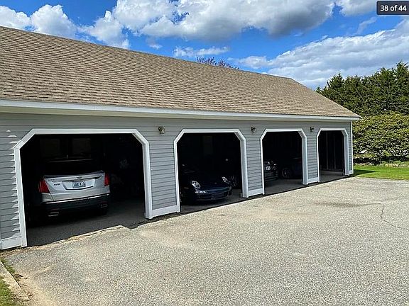 5th image of 401 Fairway Dr