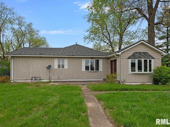 1021 E Washington St, Riverton, IL 62561