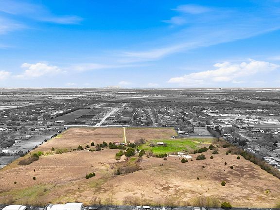 4th image of 801 E Fm 664 Rd