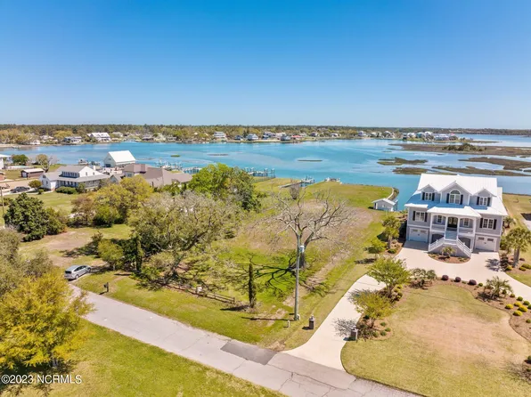 537 Neptune Drive, Cape Carteret, NC 28584