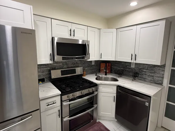 (undisclosed Address), West Babylon, NY 11704