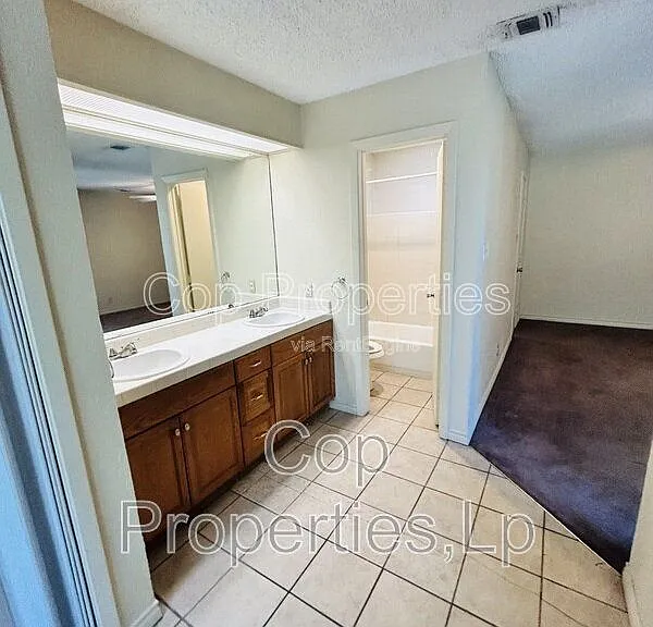 14810 Ridge Hill Dr — Photo 13