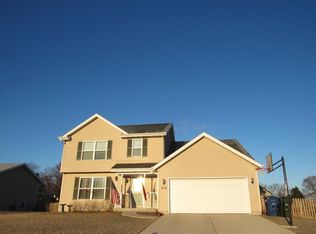 215 Arrowhead Dr, Minooka, IL 60447