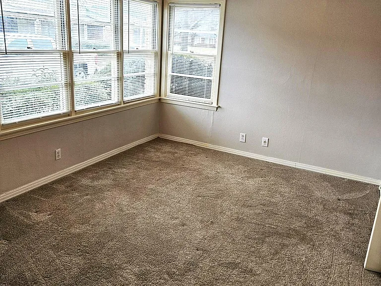 Second bedroom.