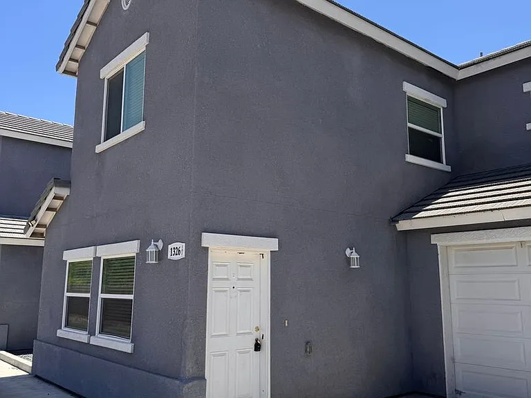 1326 S Santa Fe St — Photo 2