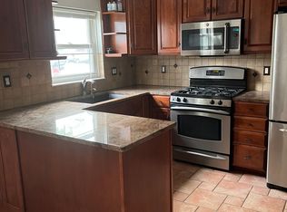 648 Hagner St, Philadelphia, PA 19128
