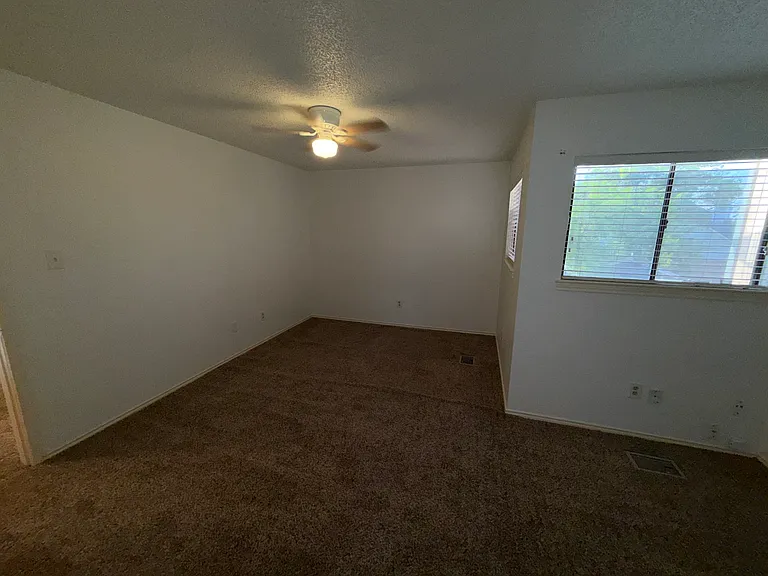 5180 Middlecoff Rd #C — Photo 9