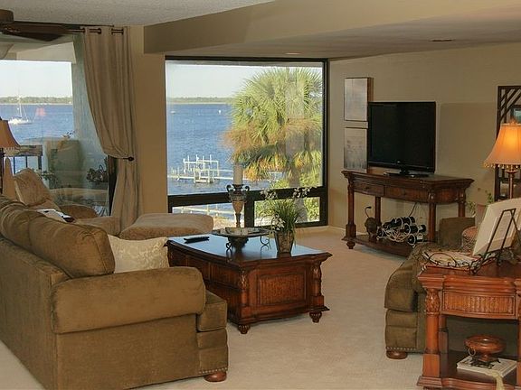 2nd image of 625 NW North River Dr APT 404
