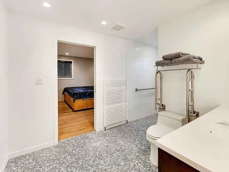 2722 Central St #4S — Photo 17