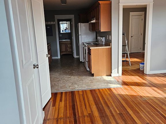 3rd image of 96 N Main St APT 5