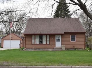 1032 Grandview Ave, Owatonna, MN 55060