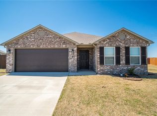 701 Belhaven Rd, Centerton, AR 72719