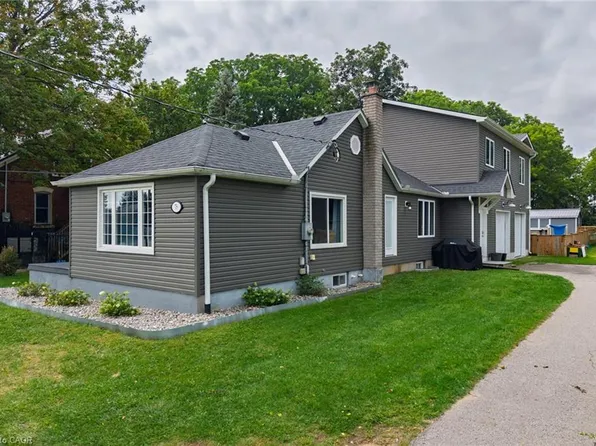 78 Oak St, Norfolk County, ON N3Y 3J8