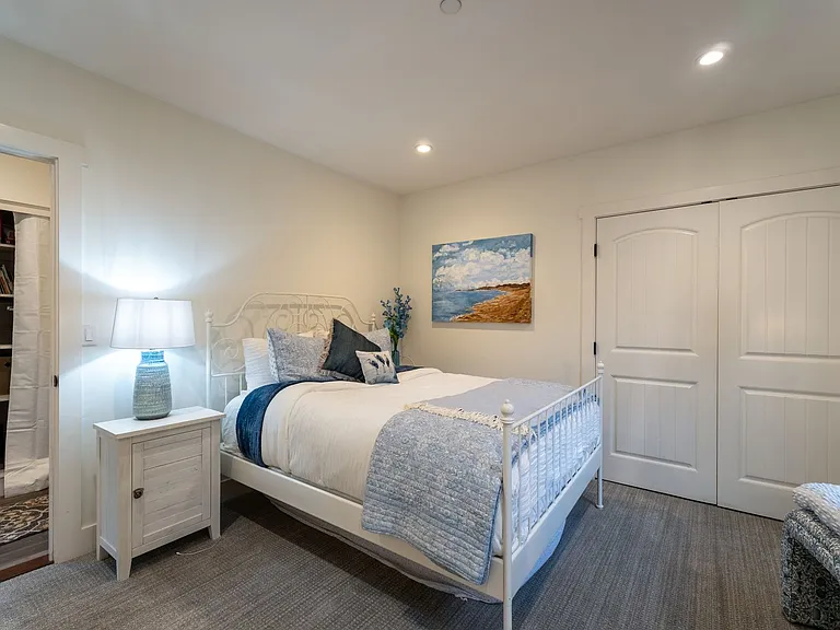 610 Forest Ave — Photo 42