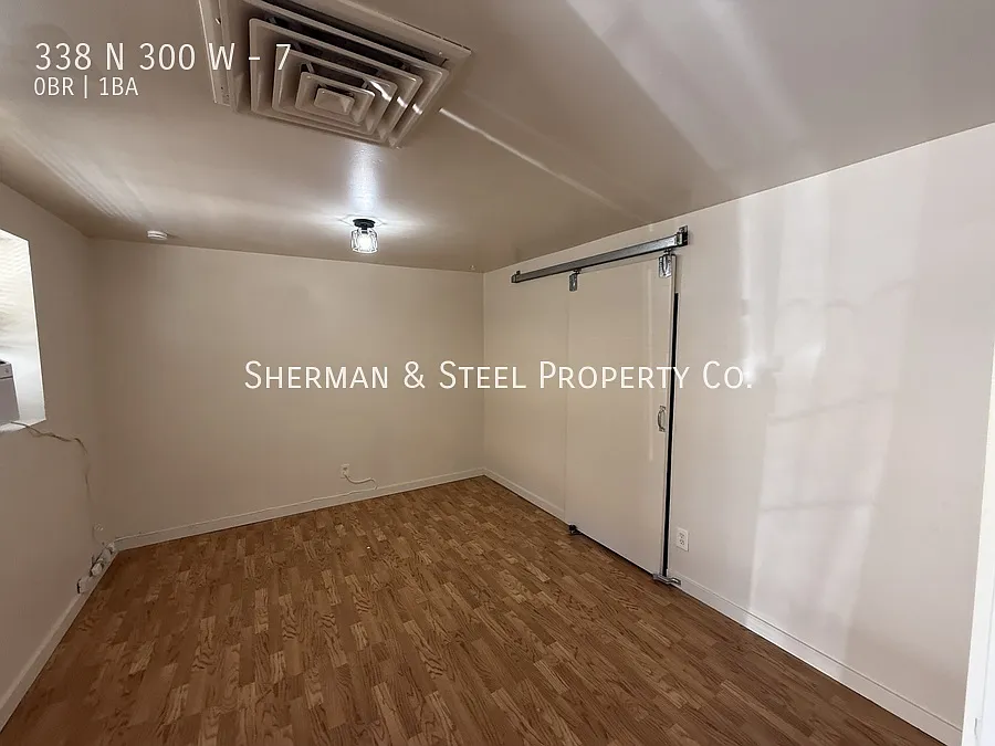 Bright & Comfortable Studio Apartment — Photo 4