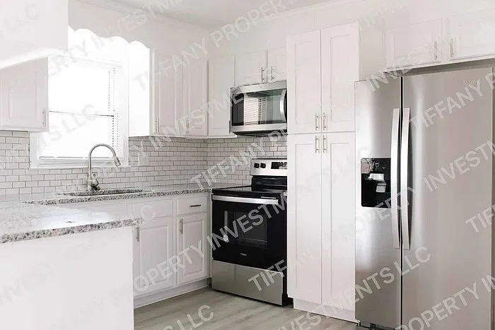 3 bed, 1.5 bath, 1587 sqft, $1,645 — Photo 3