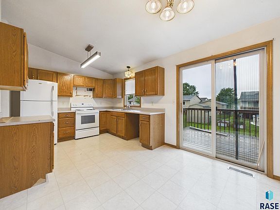 5th image of 7521 S Bell Cir