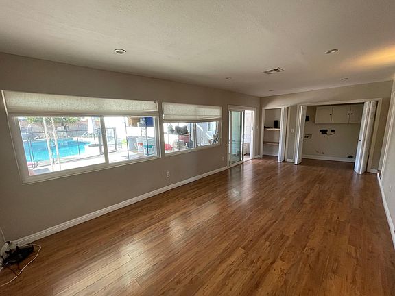 3rd image of 219 S Manzanita Dr