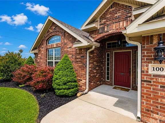 2nd image of 1001 Tarah Knolls Cir