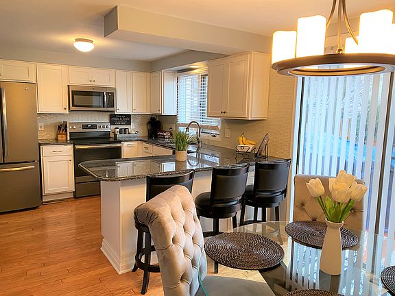 5th image of 205 Charlesgate Cir