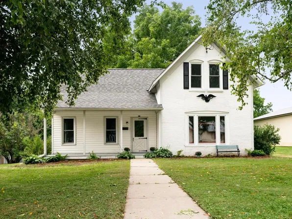 911 E Decker St, Viroqua, WI 54665