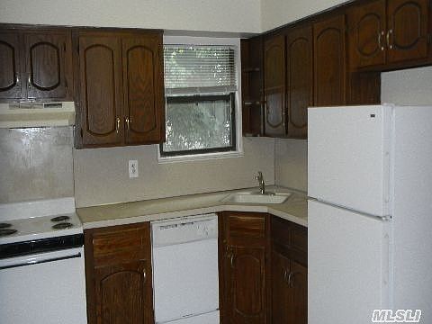 5th image of 2260 Merrick Ave APT A