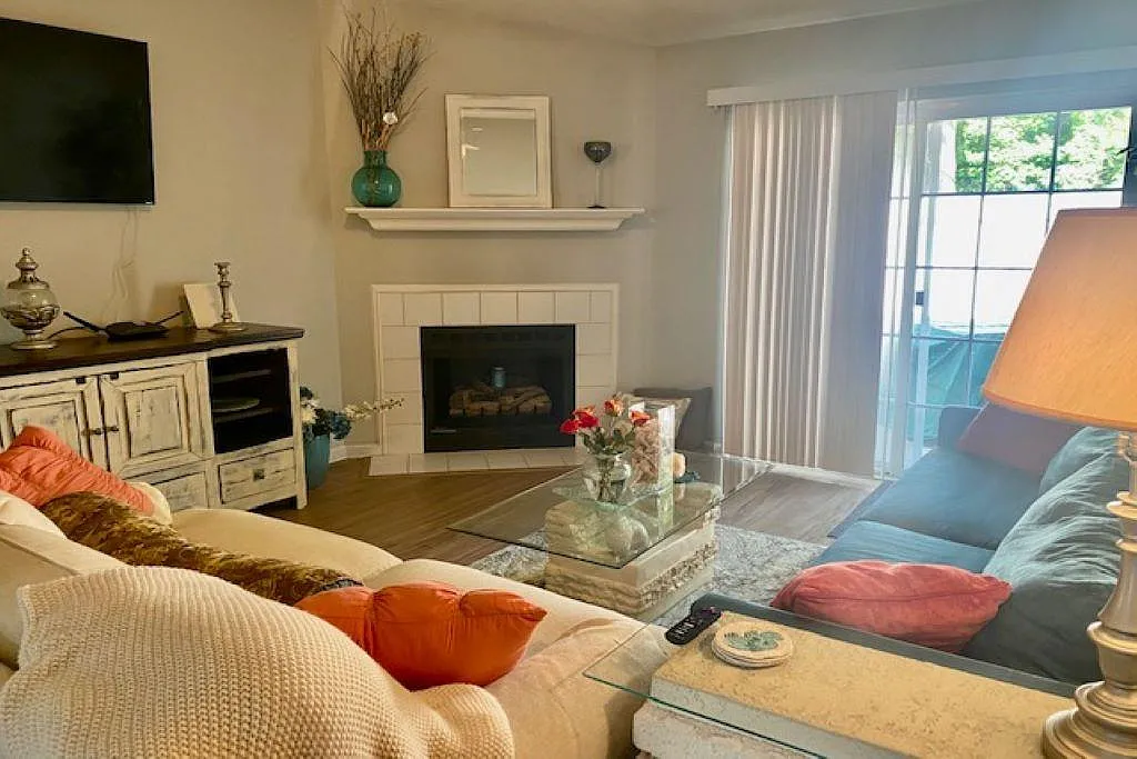 1321 Pinnacle Ln — Photo 2