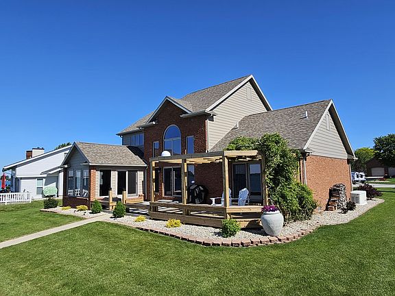 3rd image of 214 Mariners Point Dr