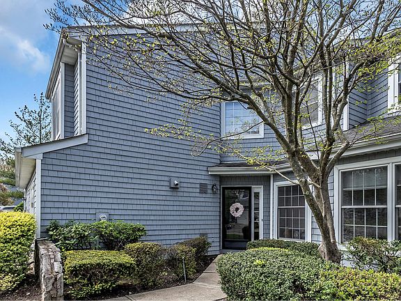 2nd image of 164 Lakebridge Dr N #164