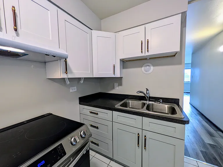 14019 Kilpatrick Ave #3N — Photo 4