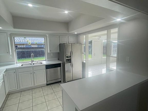 5th image of 3320 NE 17th Way