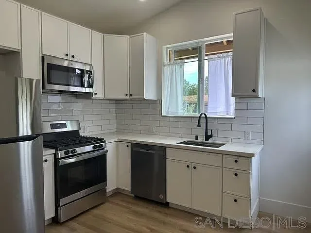 1 bed, 1.0 bath, 582 sqft, $2,600 — Photo 2