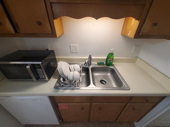 4th image of 8390 Country Walk Dr APT A