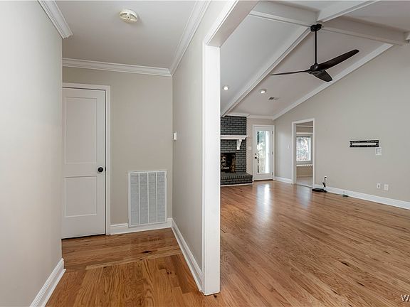 3rd image of 4146 4th Ave E