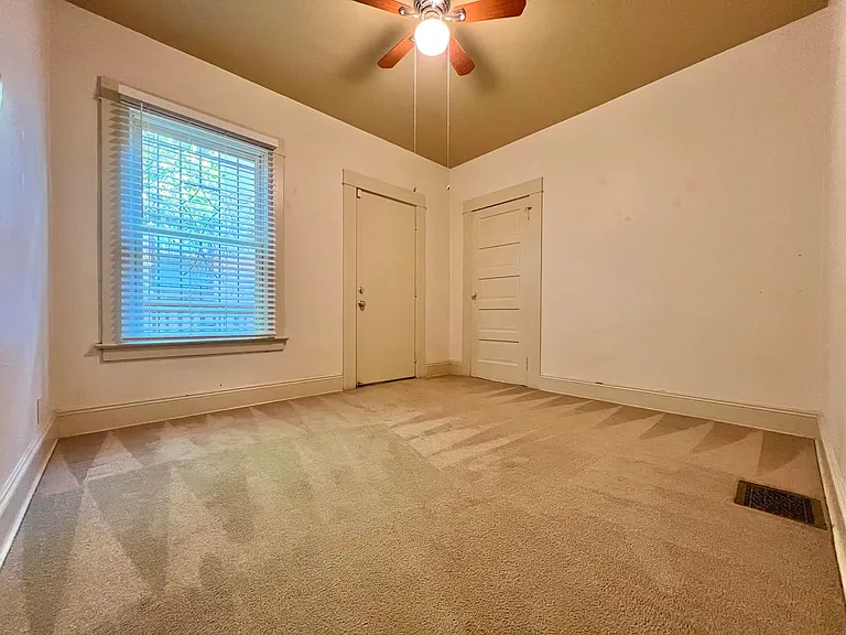 Stunning Vintage 2 Bed 1 Bath in NW 23rd! — Photo 17