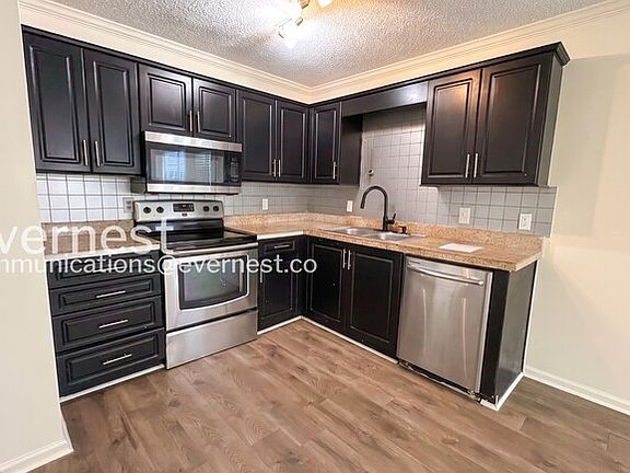 3rd image of 1592 King James Dr