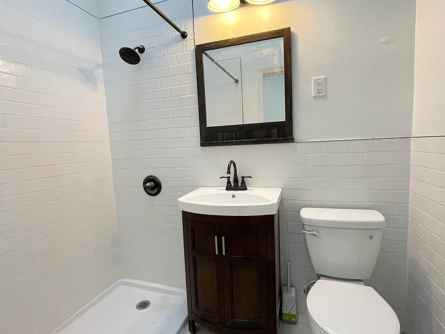 2 bed, 1.0 bath, $2,500 — Photo 3